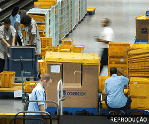 Imagem de funcionários do Correios